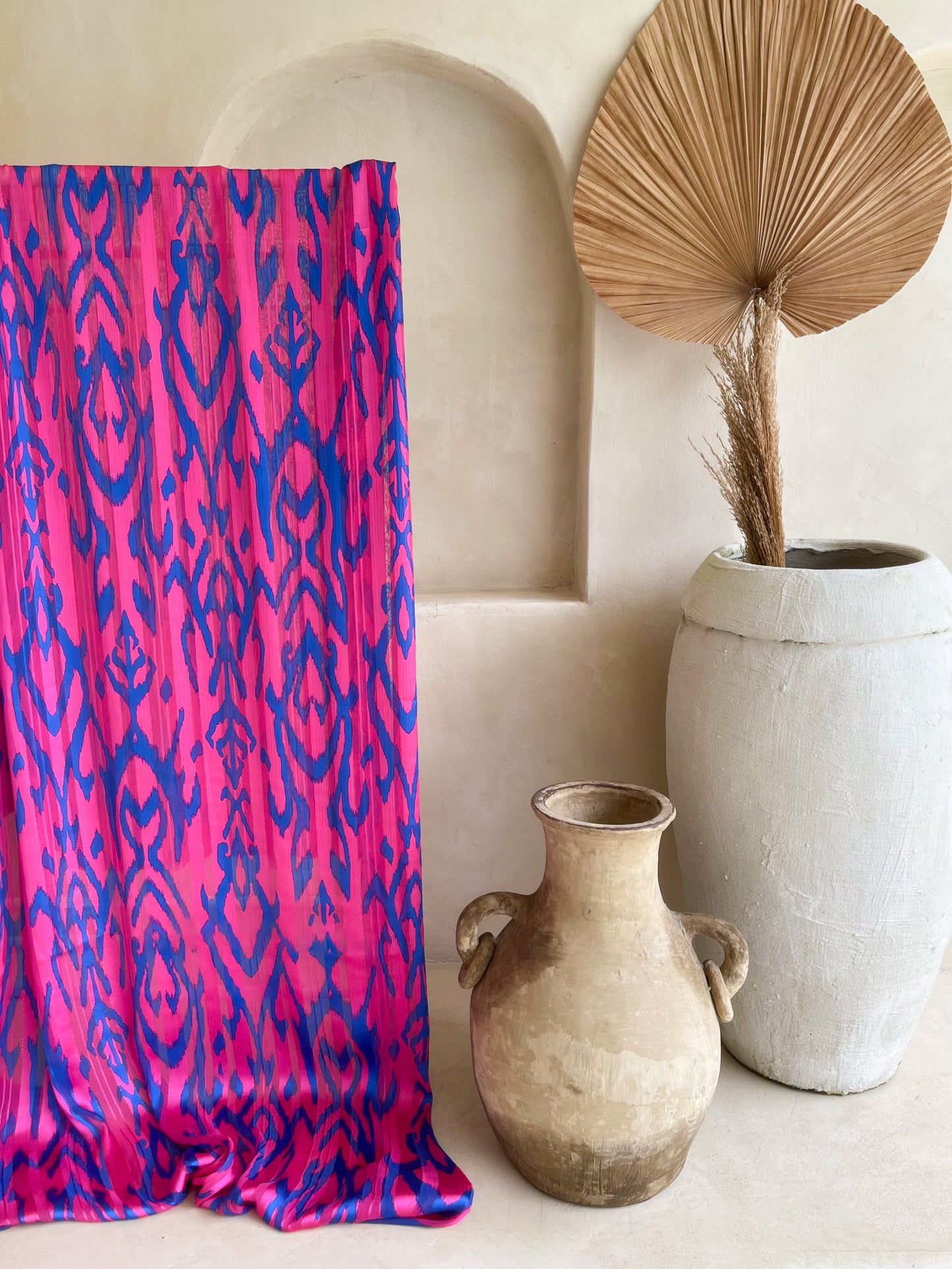 Tela Gasa Texturizada Fucsia con Azul Eléctrico y Lurex Dorado