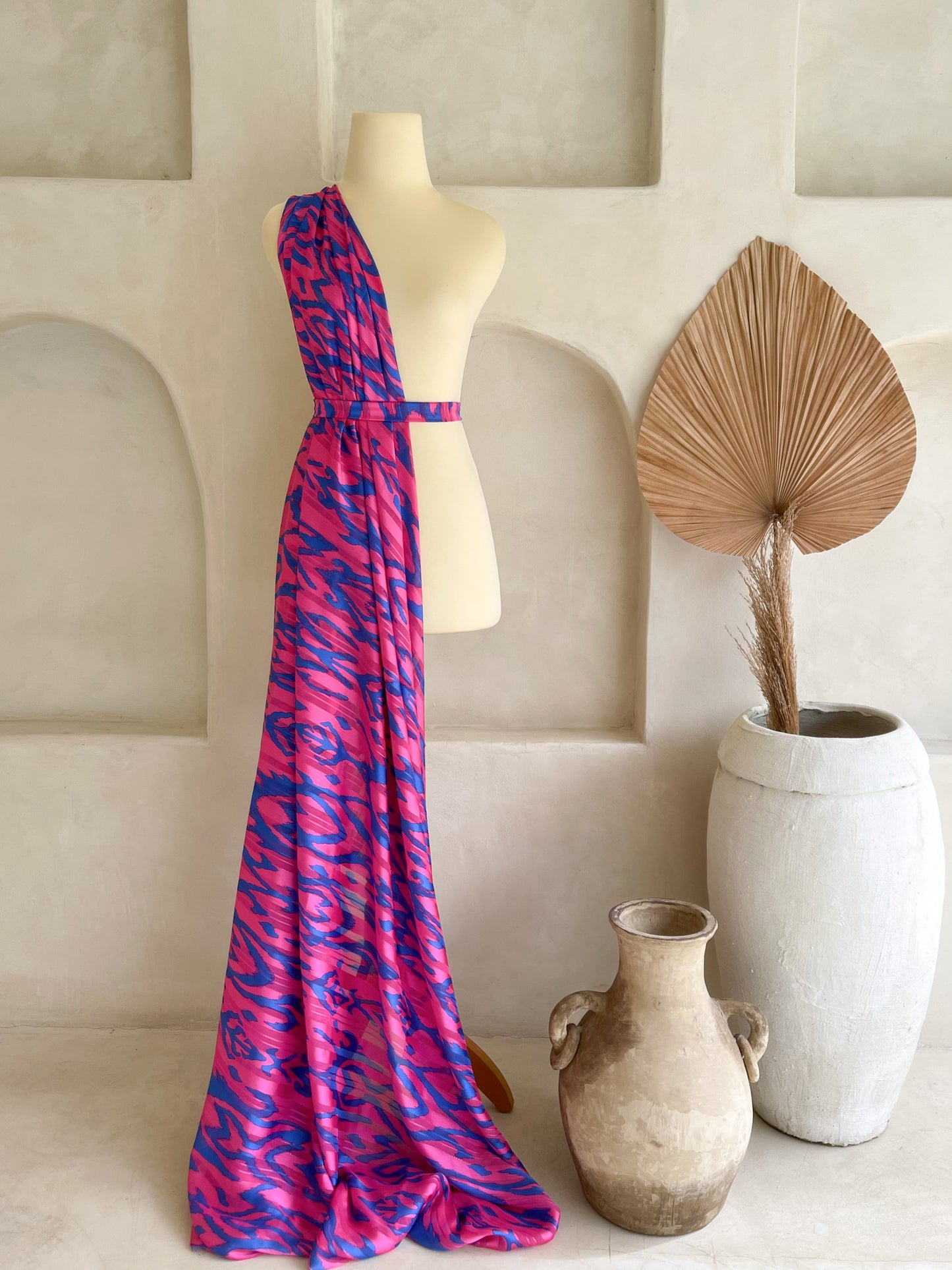 Tela Gasa Texturizada Fucsia con Azul Eléctrico y Lurex Dorado