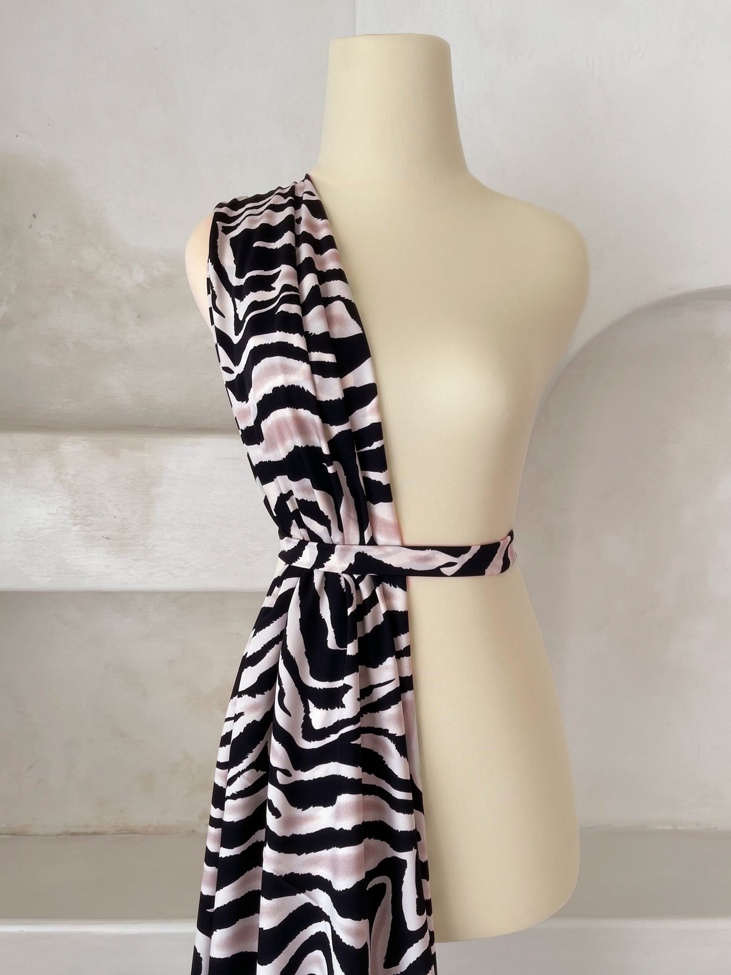 Tela Crepé Tipo Viscosa Estampado Cebra Negro