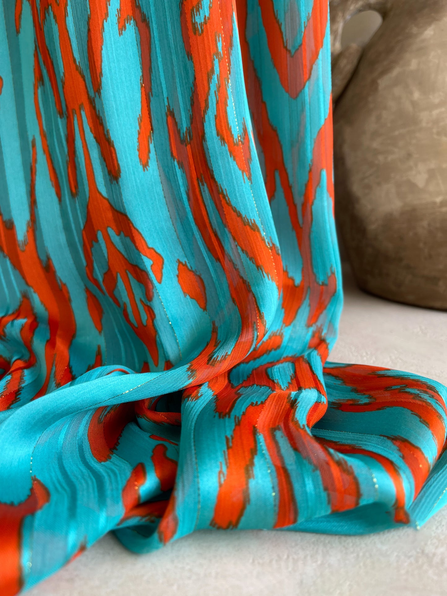Tela Gasa Texturizada Turquesa con Naranja y Lurex Dorado