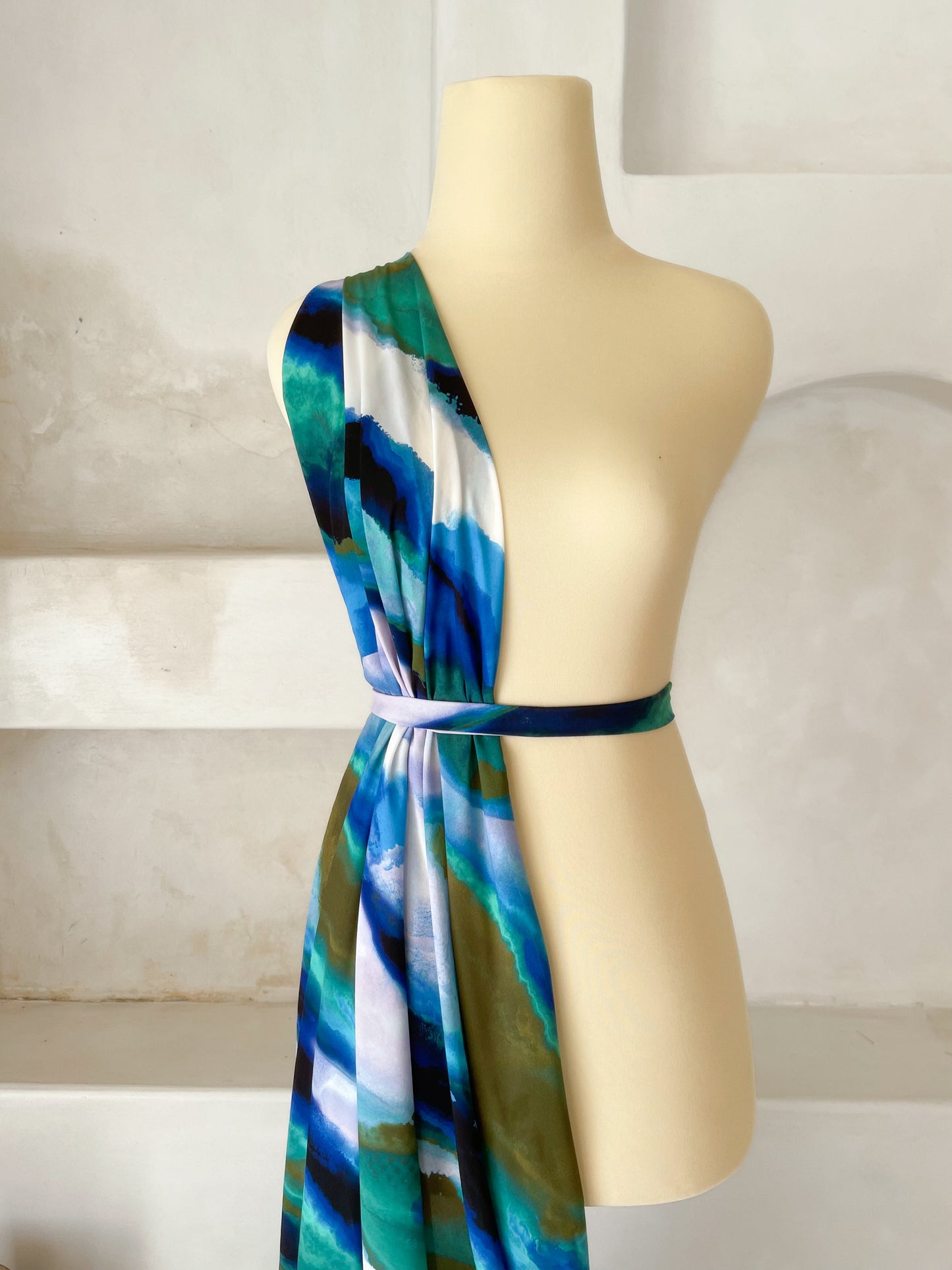 Tela Gasa Estampada en Tonos Azul, Verde y Negro Profundo