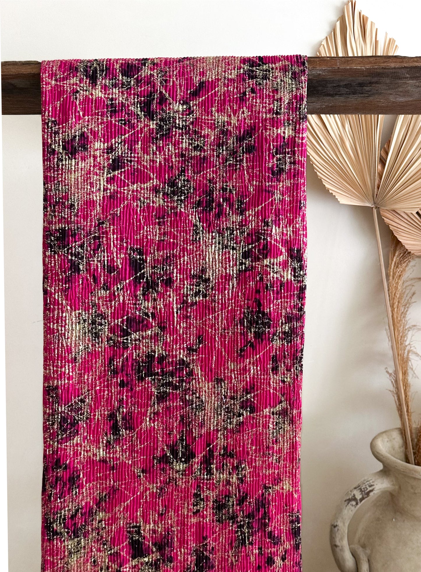 Tela Plisada Metalizada en Tonos Fucsia y Negro