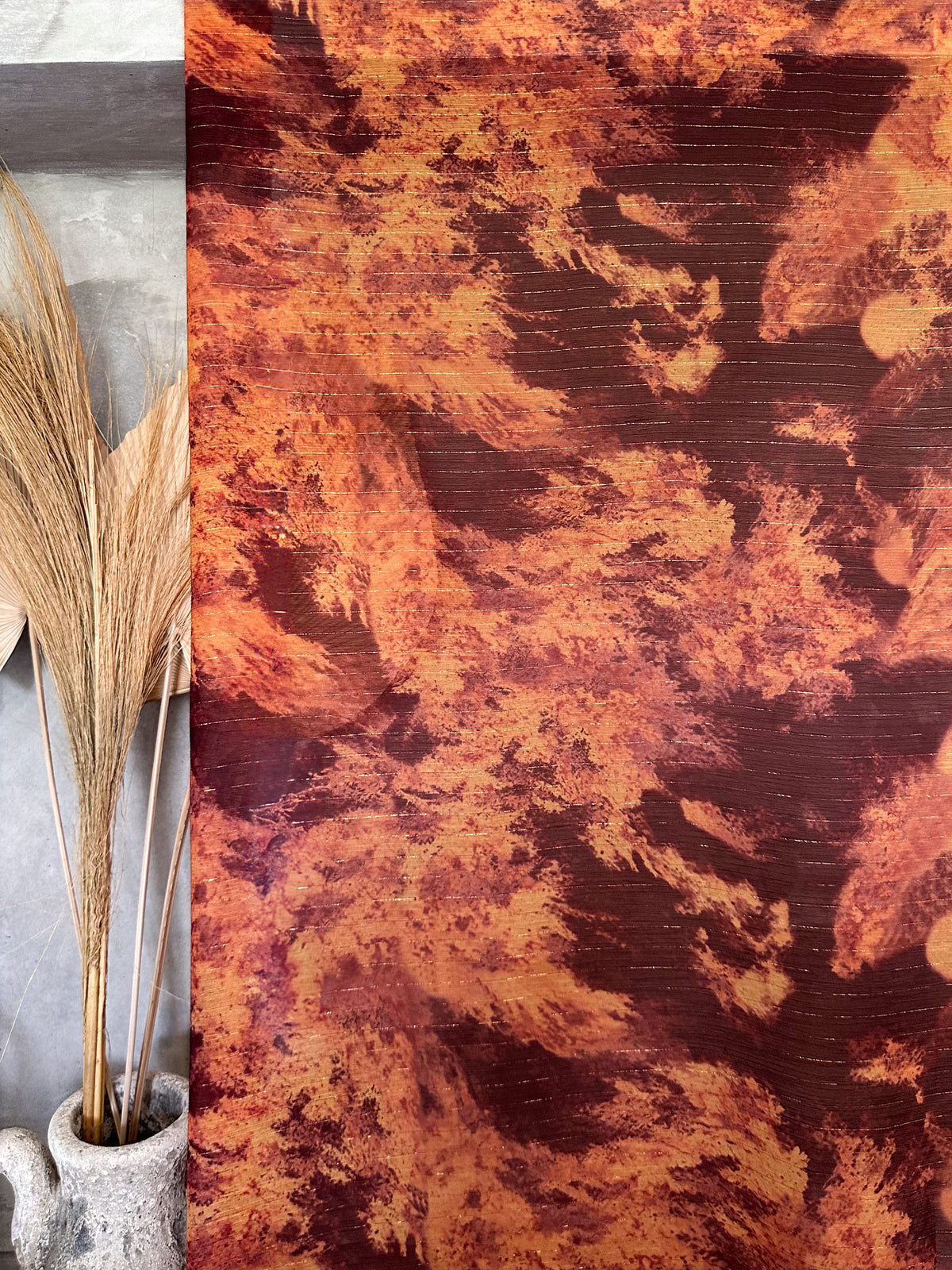 Gasa Estampada Abstracta con Lurex Dorado en Terracota y Burdeo