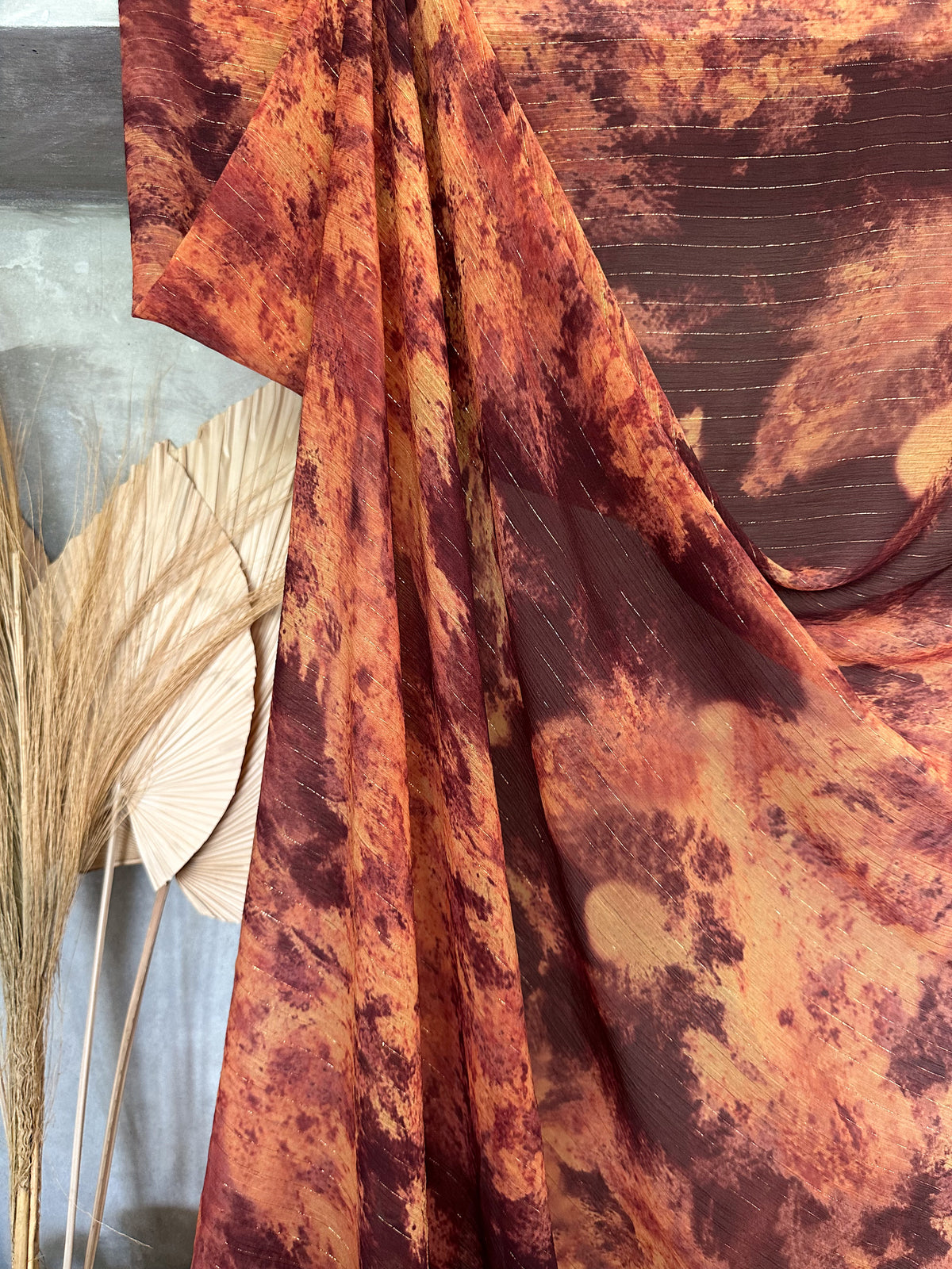 Gasa Estampada Abstracta con Lurex Dorado en Terracota y Burdeo
