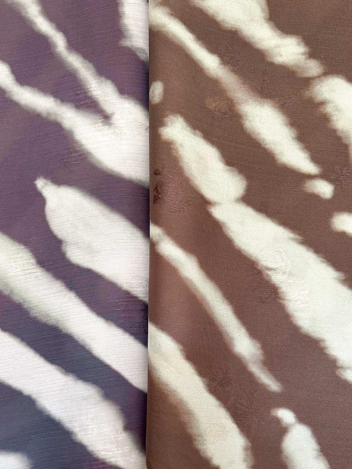 Crepé Satén Jacquard Estampado en Morado y Marfil