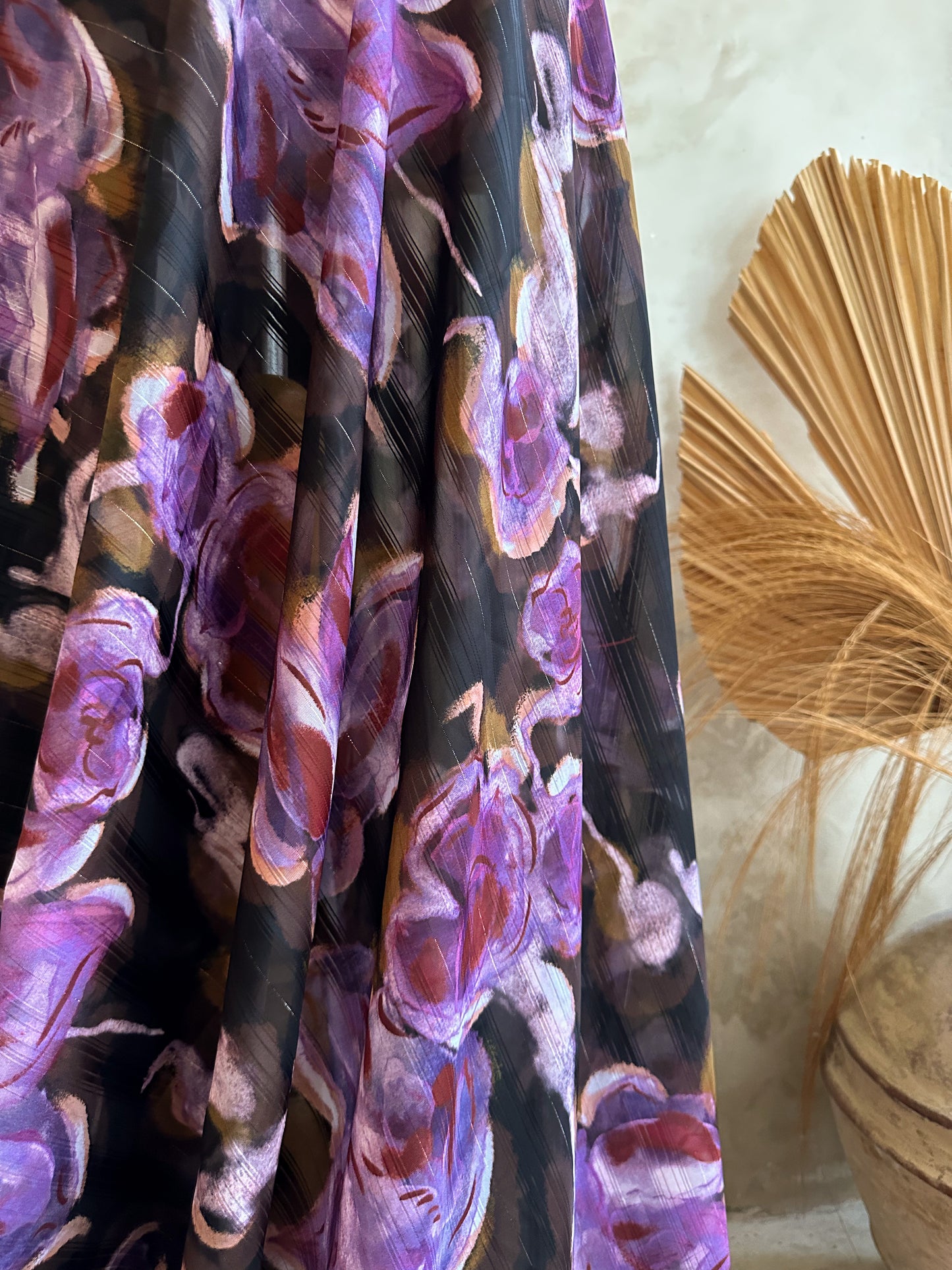 Gasa Lurex Estampada Floral en Tonos Violeta y Burdeo