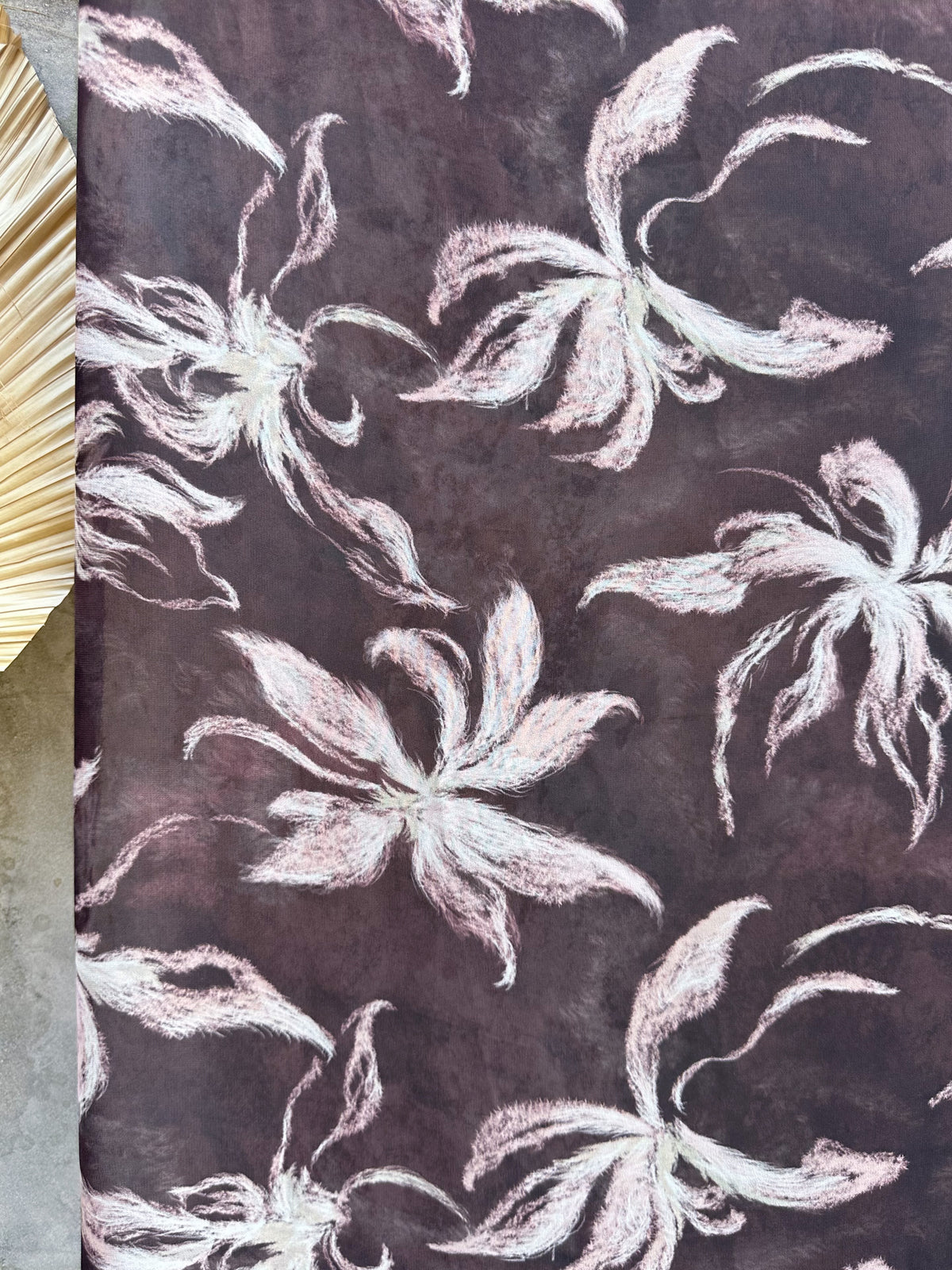 Gasa Estampada Floral en Café Ciruela