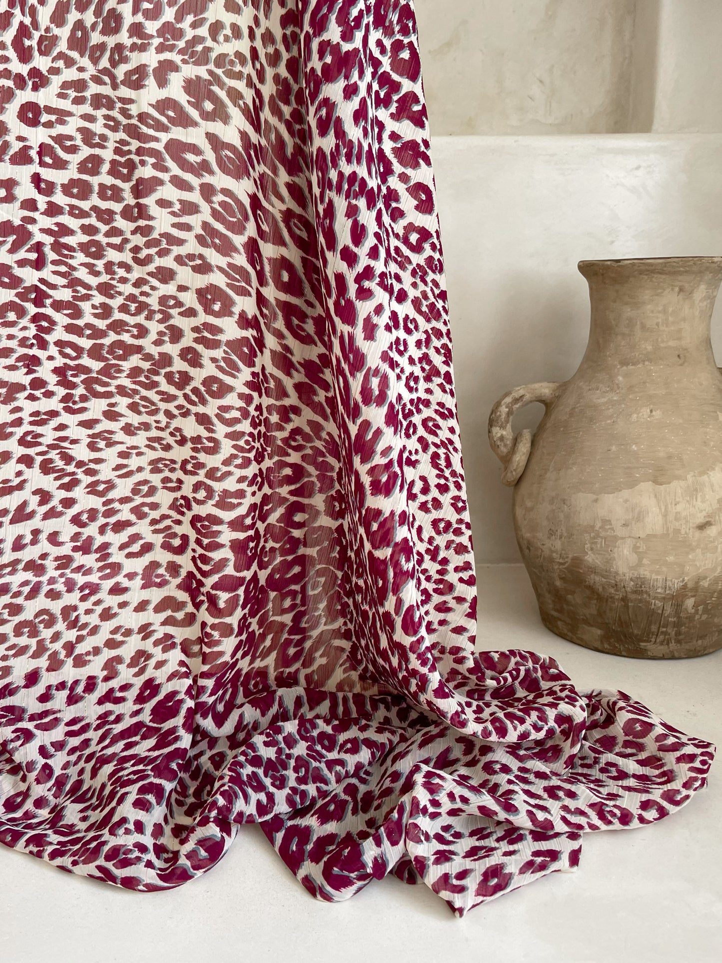 Tela Gasa Animal Print con Lurex en Burdeo y Beige
