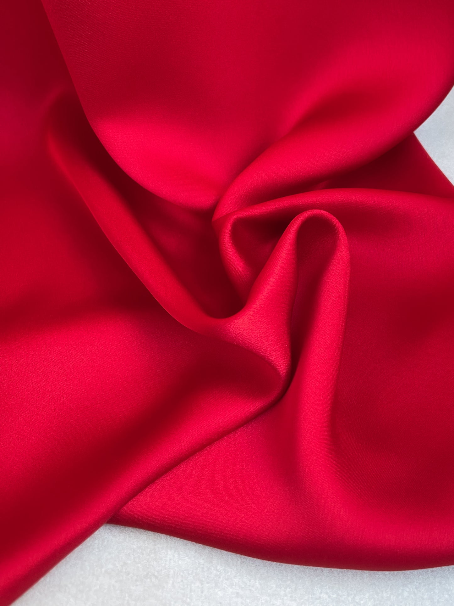 Tela Charmeuse Satinada Rojo Intenso