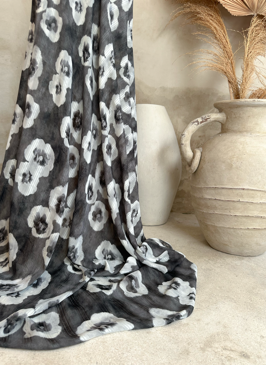 Gasa Estampada Lurex en Tonos Gris y Crudo