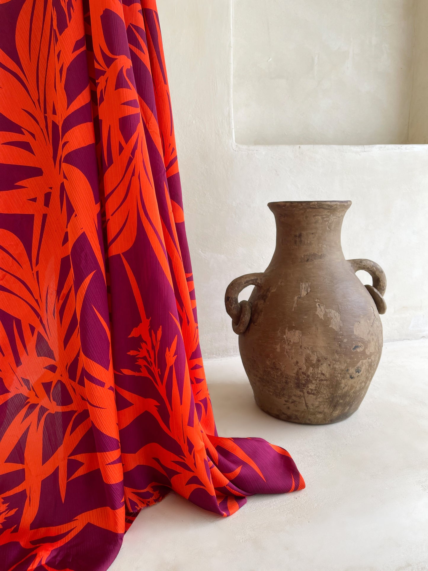 Tela Crepé Satén Crinkle Púrpura con Naranjo