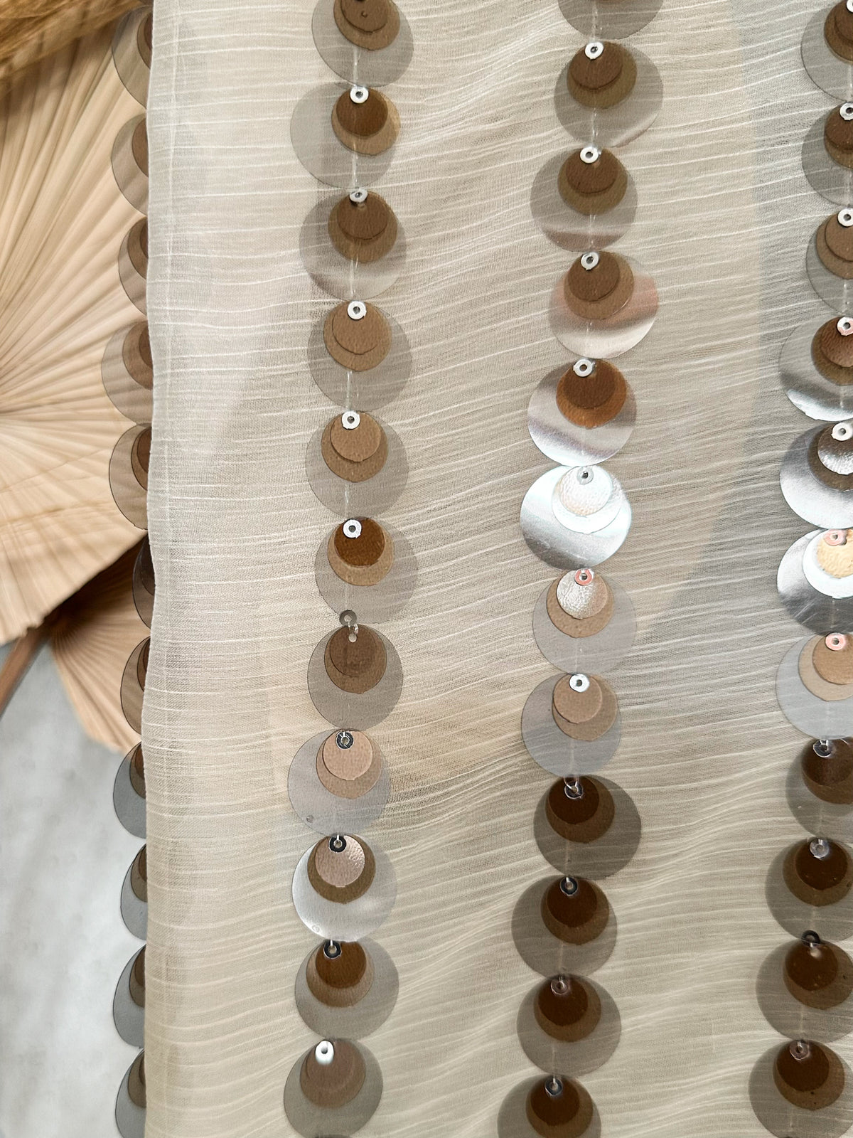 Gasa Beige Bordada con Lentejuelas
