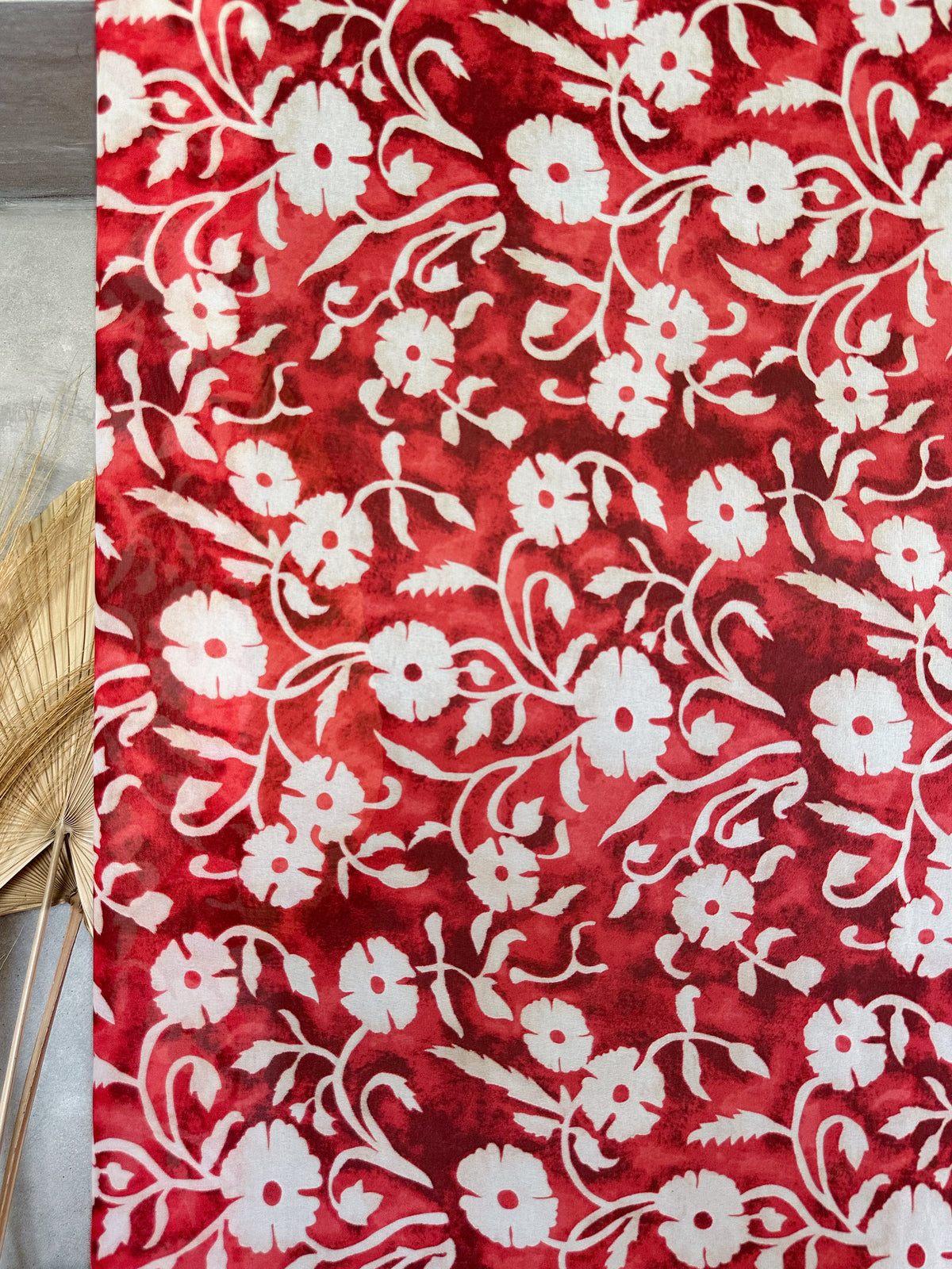 Gasa Estampada Floral en Rojo y Marfil