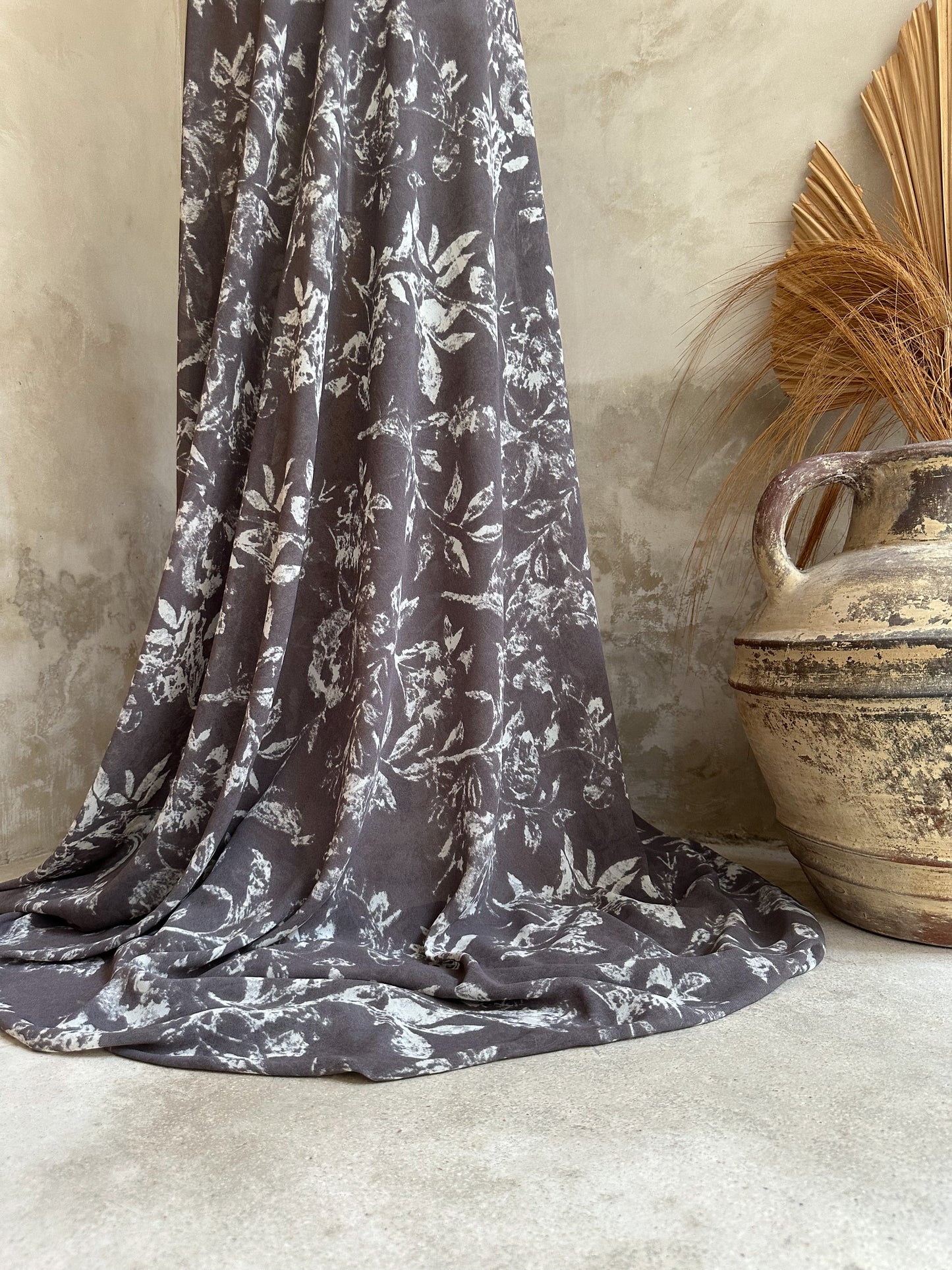 Gasa Estampada Gris Hojas