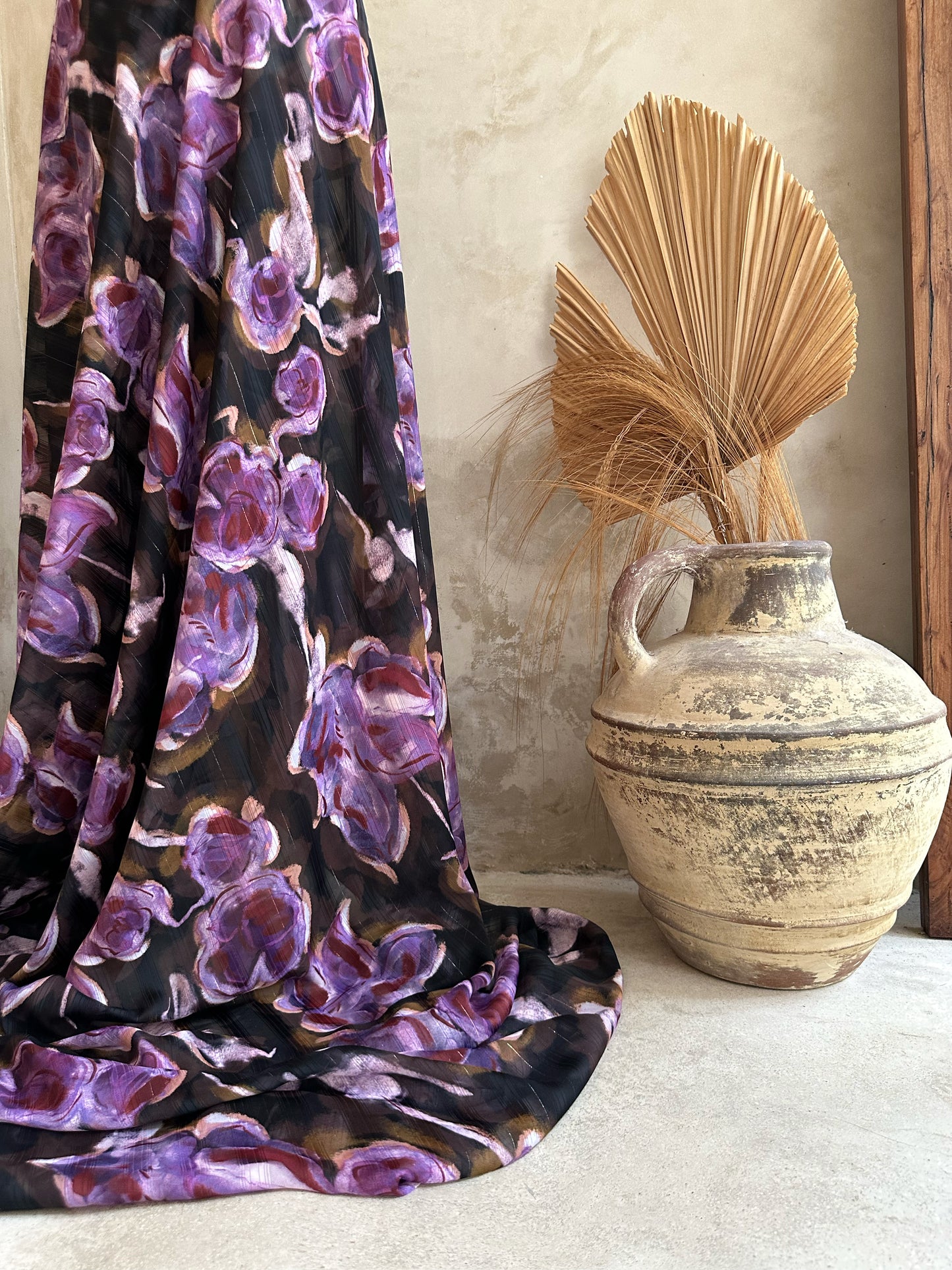 Gasa Lurex Estampada Floral en Tonos Violeta y Burdeo