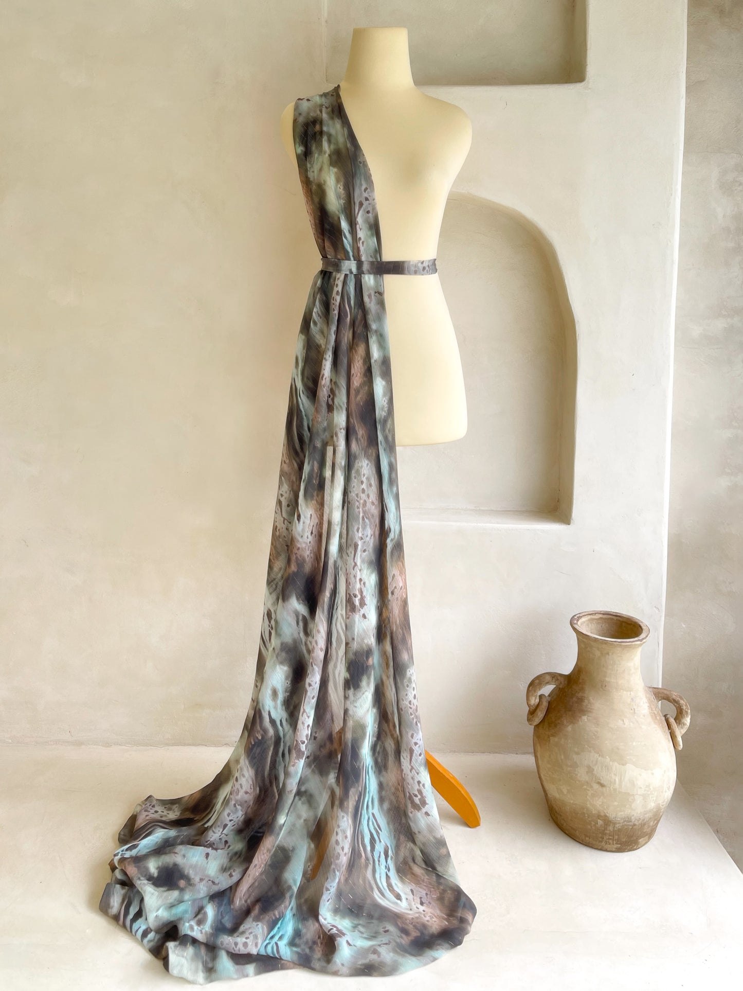 Tela Gasa Estampada en Tonos Tierra y Verde Agua con hilos de Lurex