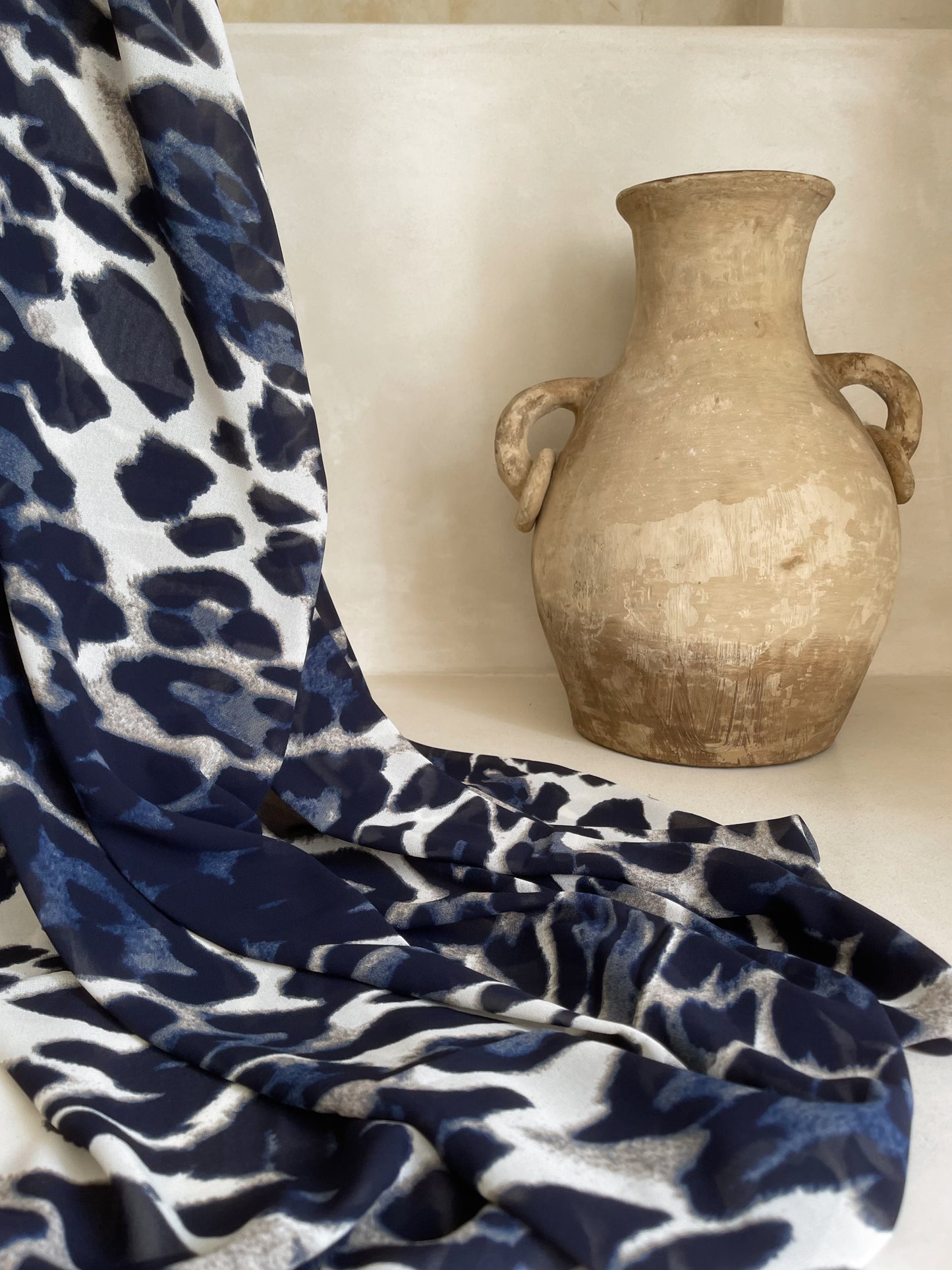 Tela Gasa Estampada Animal en Azul y Gris