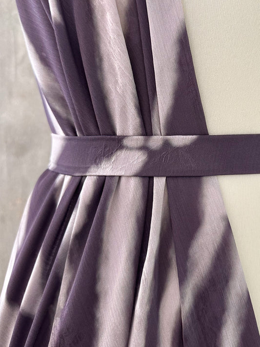 Crepé Satén Jacquard Estampado en Morado y Marfil