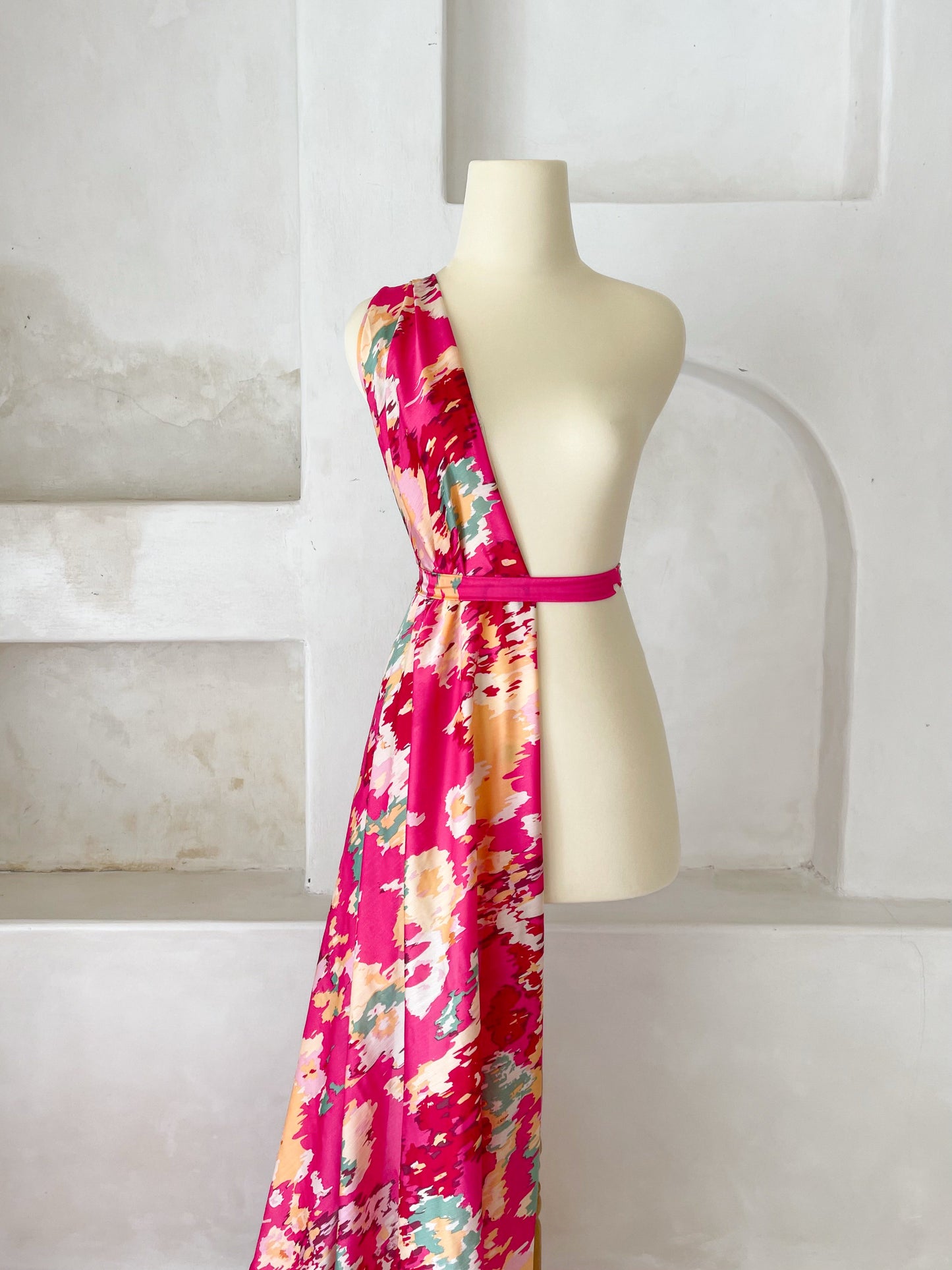 Tela Crepé Satén Crinkle Fucsia con Nude, Verde y Rojo