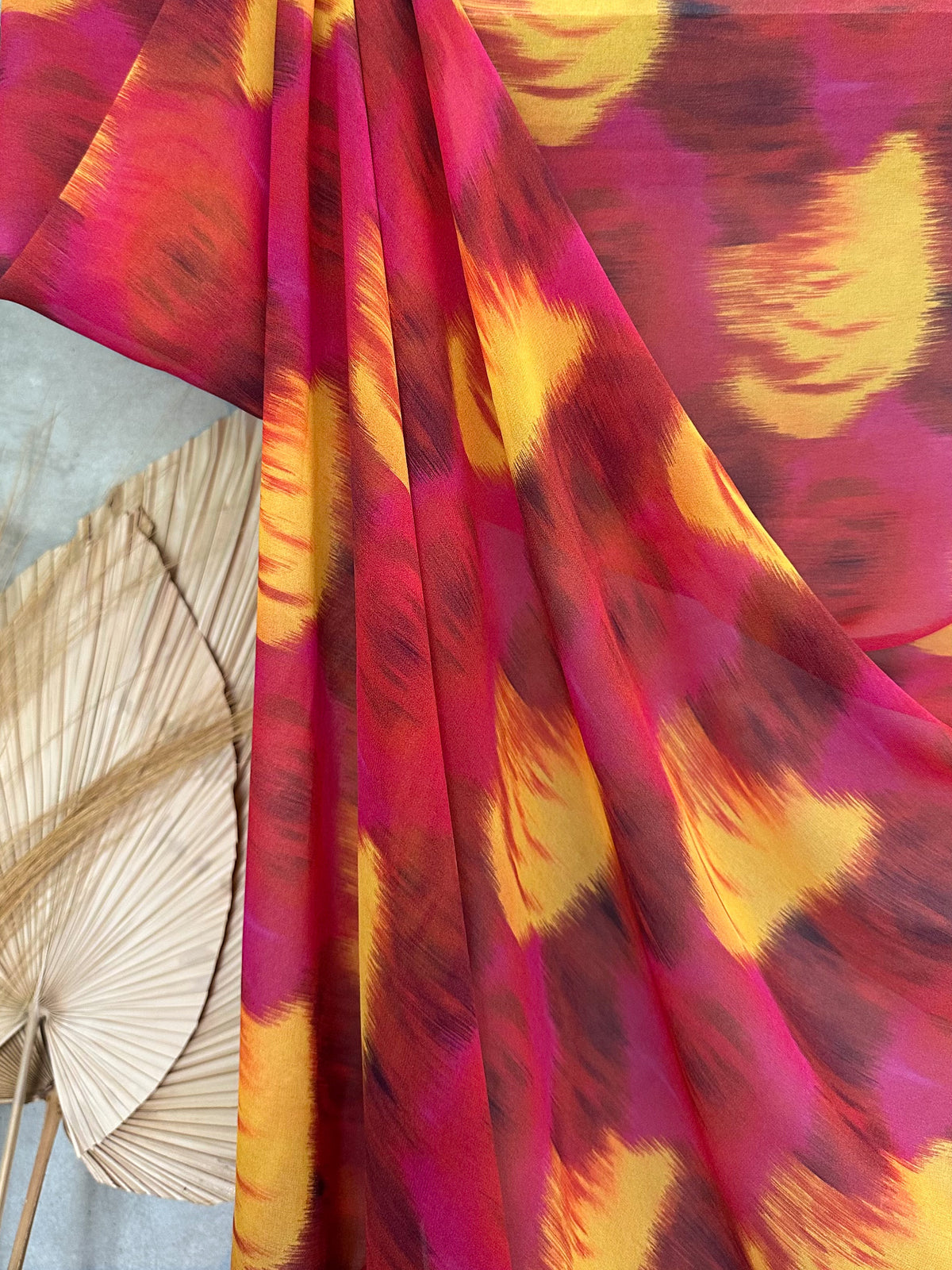 Gasa Estampada Abstracta en Fucsia y Mostaza