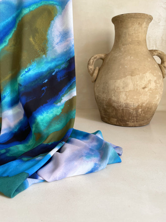 Tela Gasa Estampada en Tonos Azul, Verde y Negro Profundo