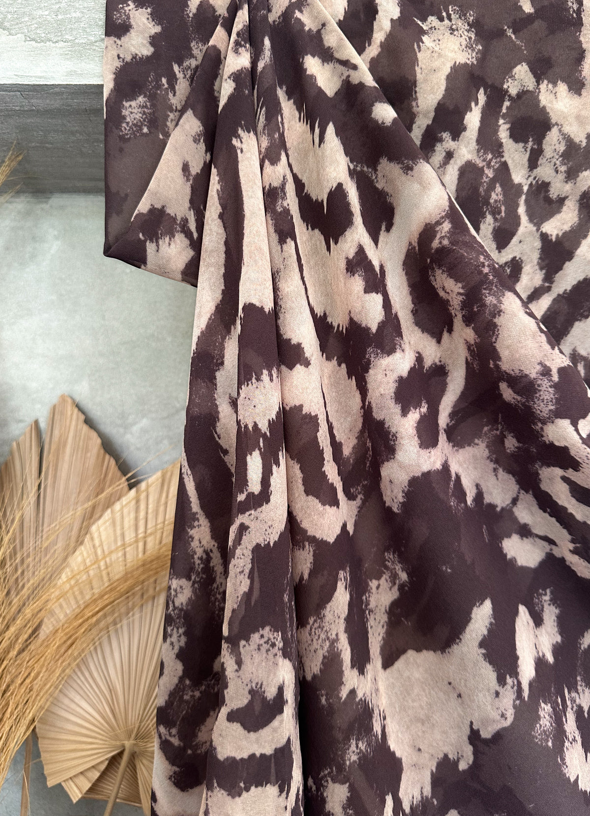Gasa Estampada Animal Print Abstracto en Café y Beige