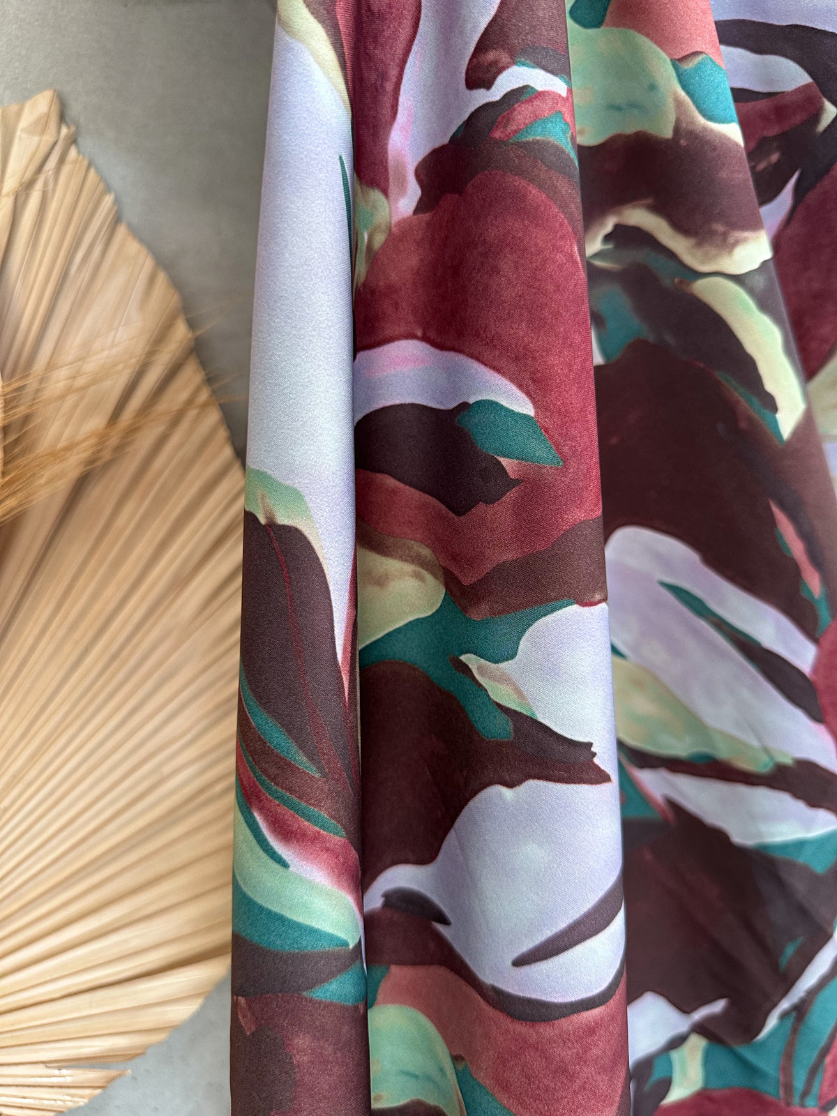 Satén Estampado Floral en Burdeo, Verde y Café