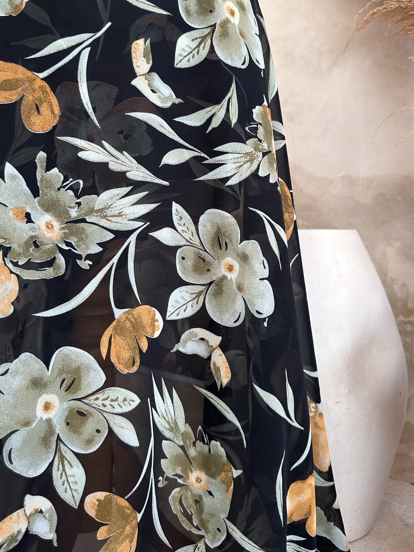 Gasa Estampada Floral Negro con Verde Oliva y Café